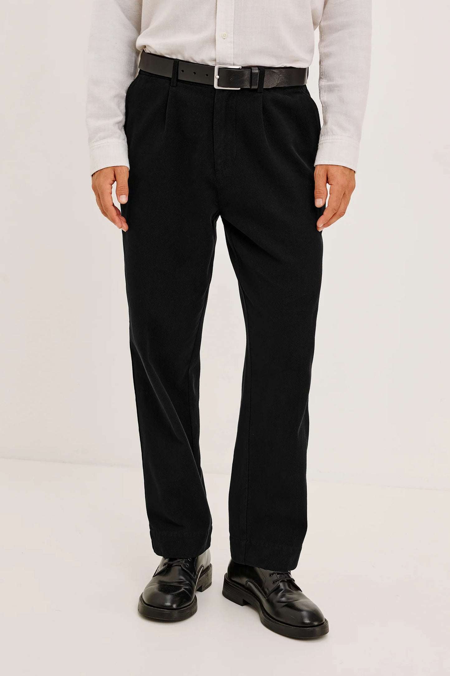 Ezra Pant in Black