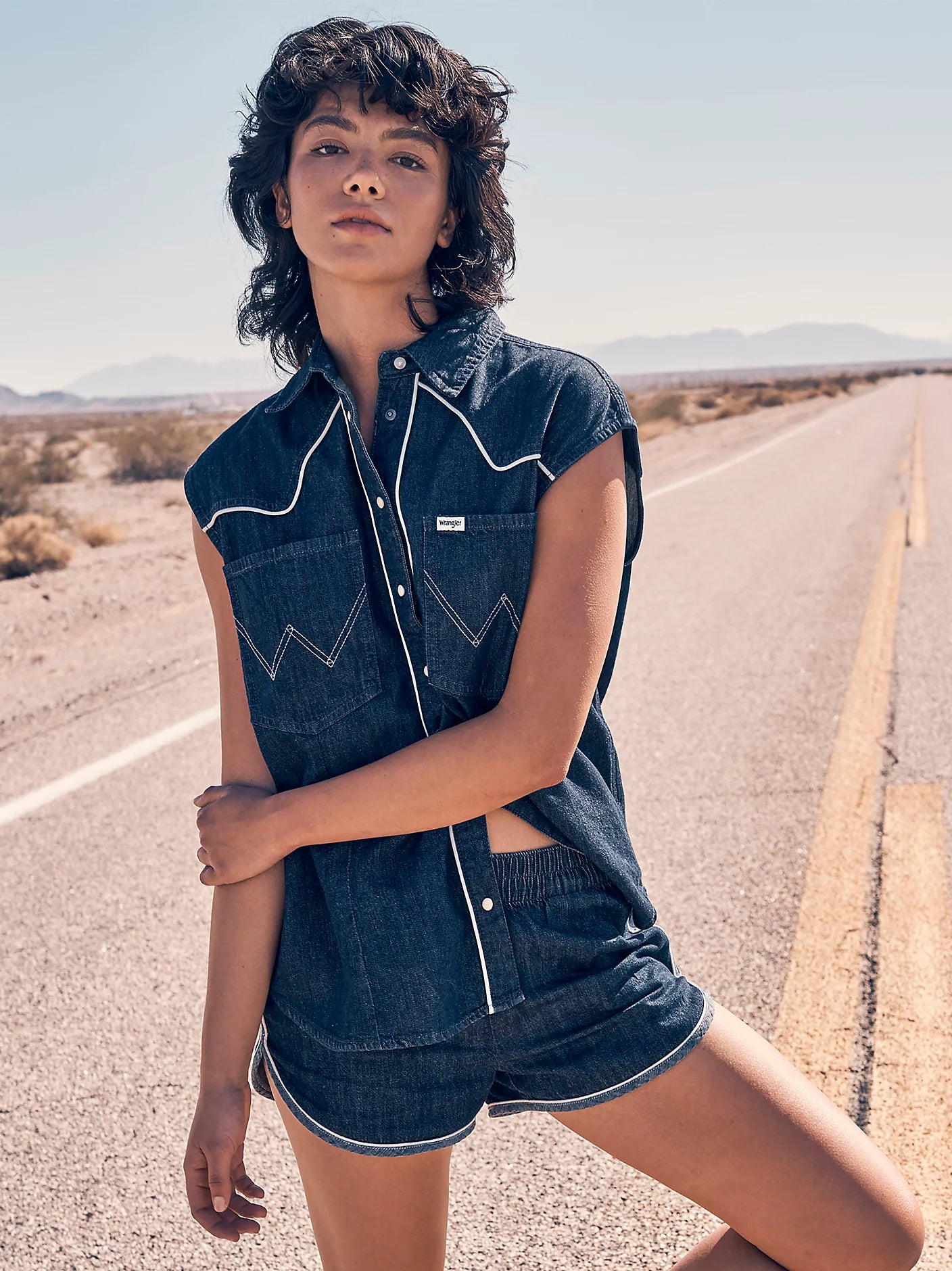 Sleeveless Shirt in Saddle