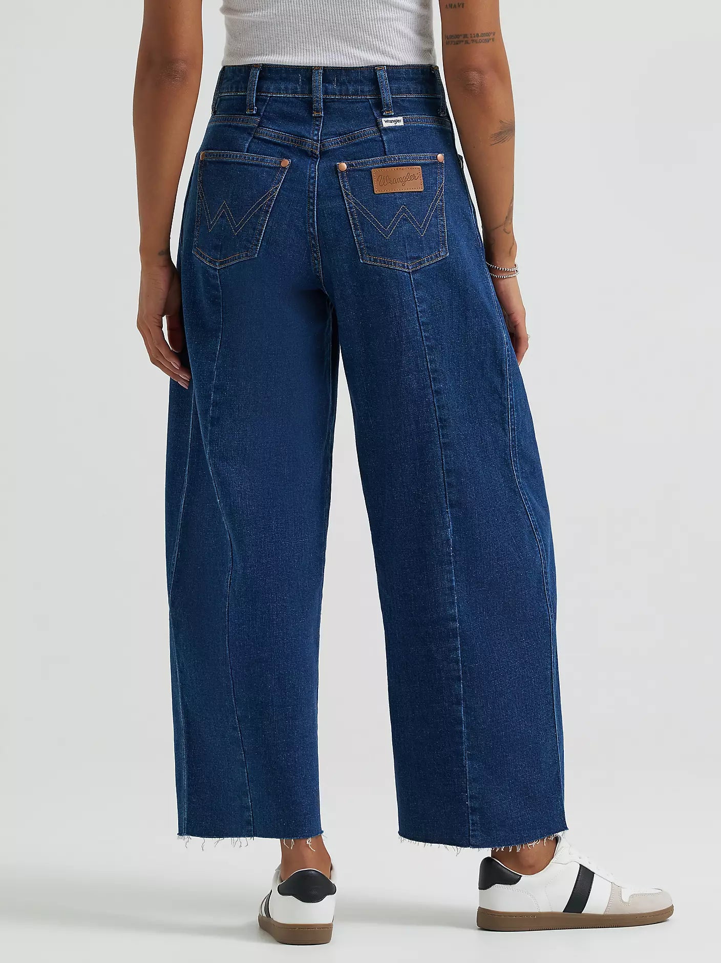 Cowboy Barrel Jean in Denim Delight