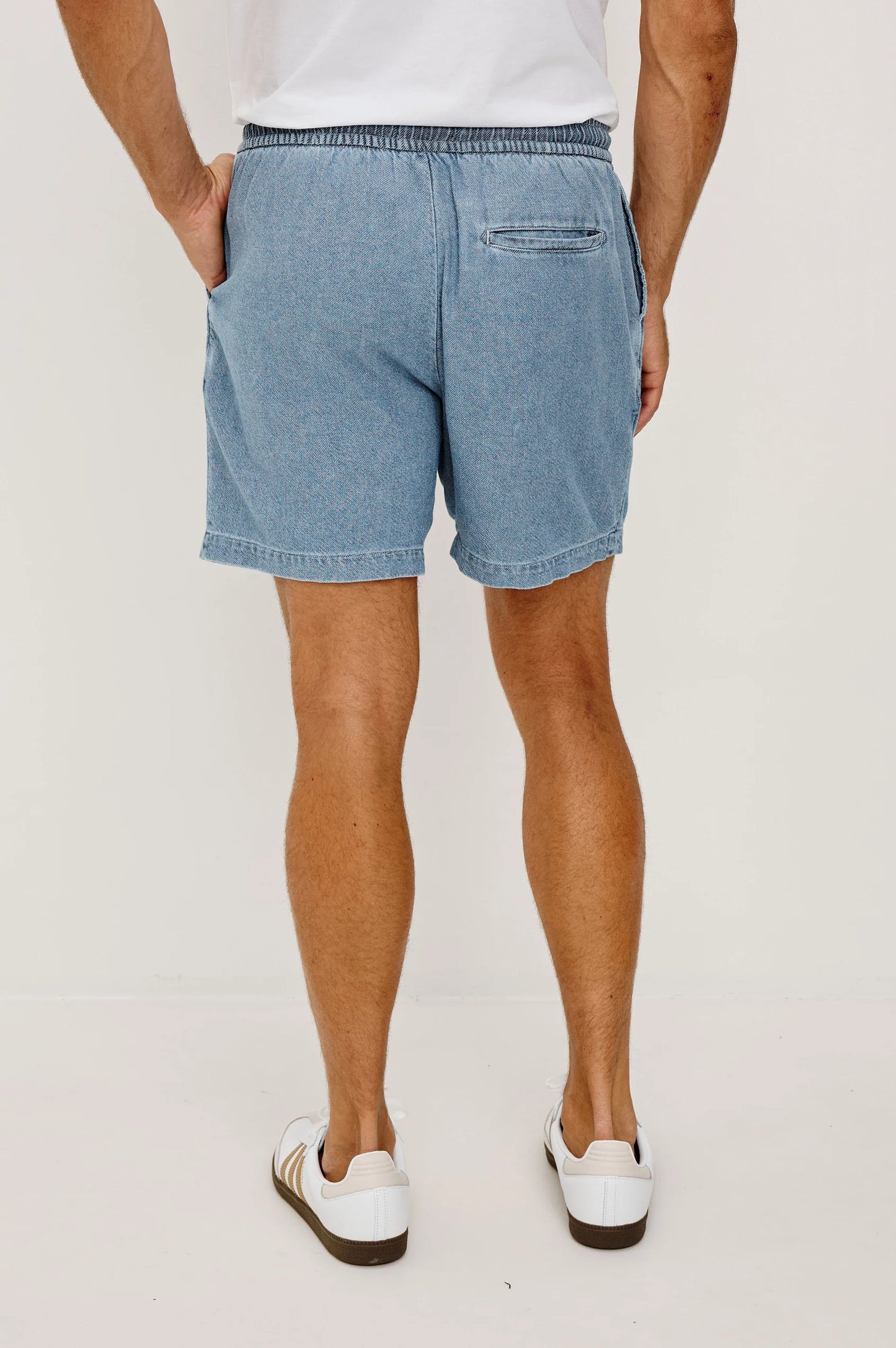 Archer 6" Short in Medium Wash Indigo