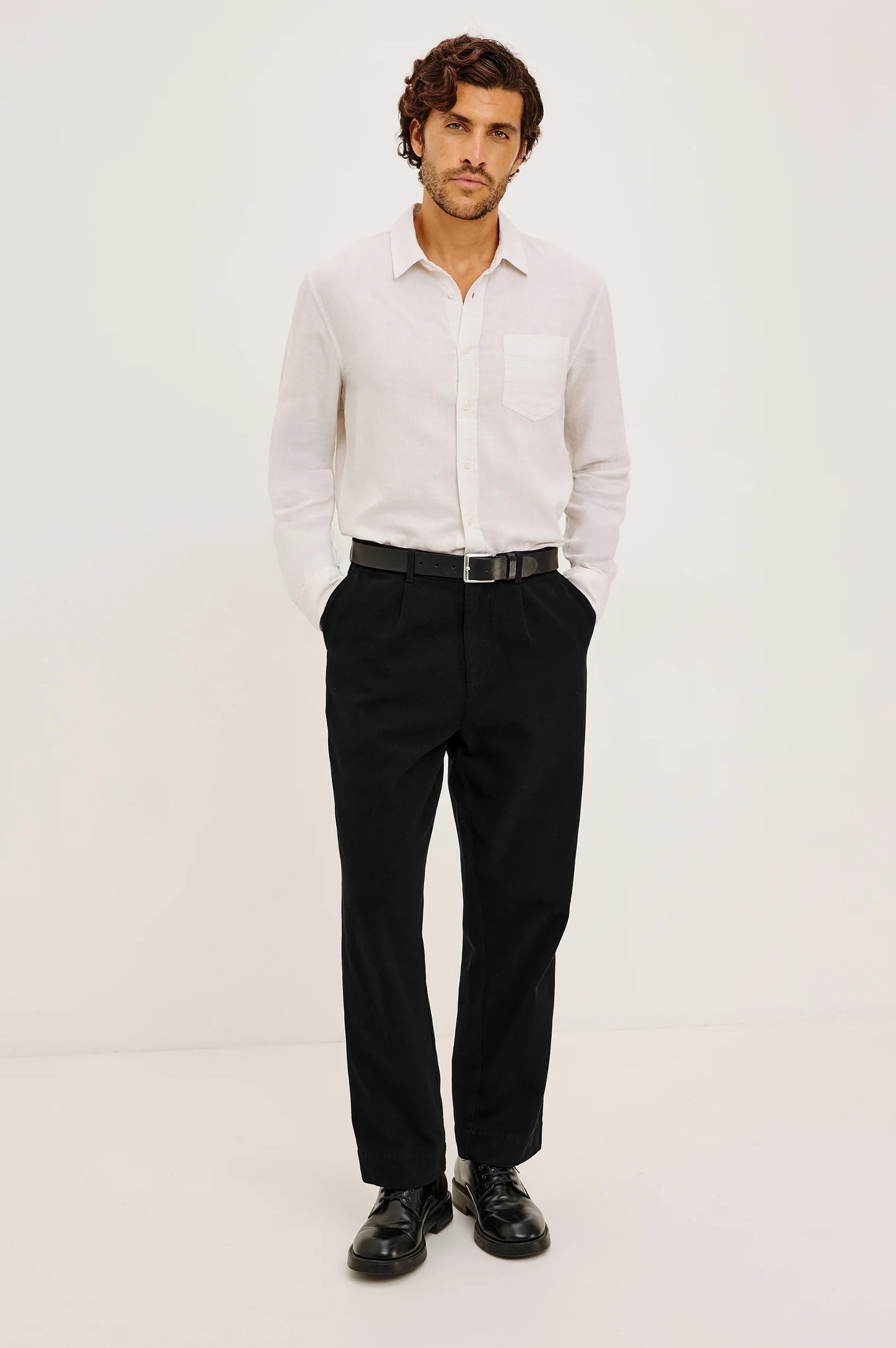 Ezra Pant in Black