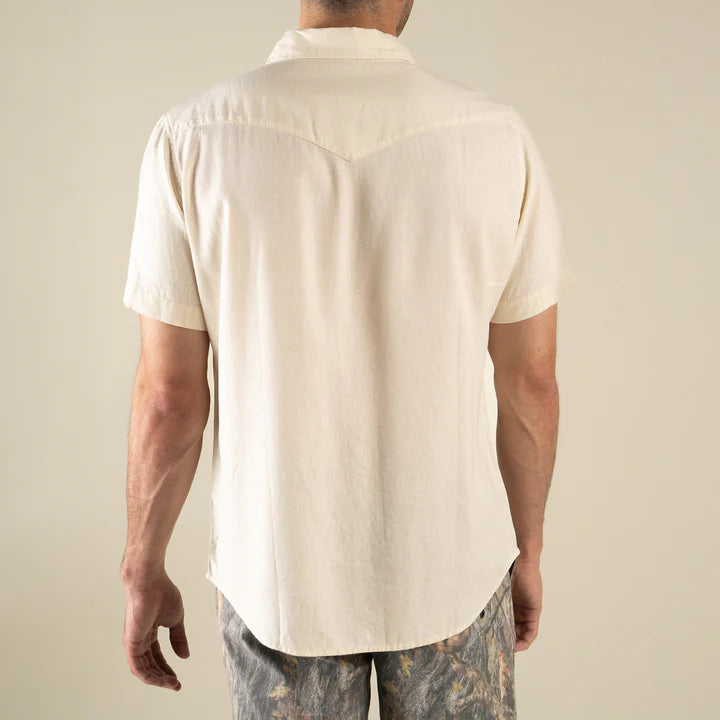 The Wyatt Pearl Snap Short Sleeve Solid in Antique White