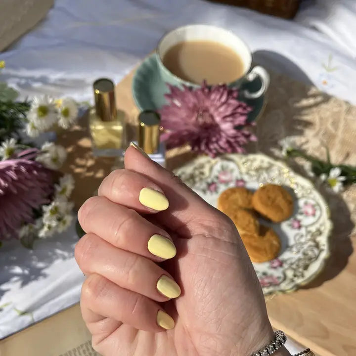 Flora 1761 Nail Lacquer in Chamomile